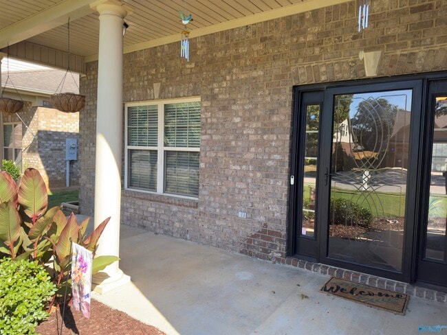 Building Photo - 2444 Bell Manor Dr SW