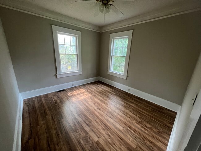 Building Photo - 319 S Hampton Dr