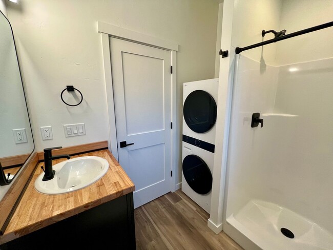 Building Photo - Newly Built! 1 Bed, 1 Bath Home with a fully fenced Yard!