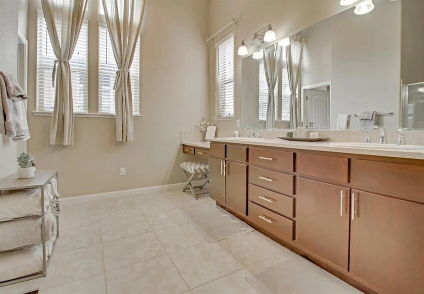 Building Photo - 6285 Rocky Point Ct