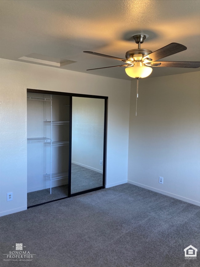 Building Photo - 3 Bedroom, 2.5 Bathroom Townhouse, Located...