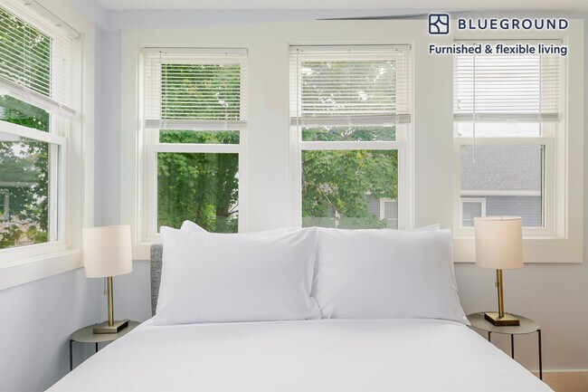 Building Photo - 1008 Winthrop Ave