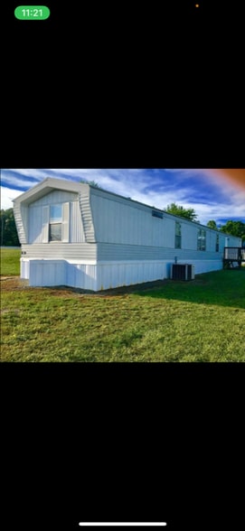 Building Photo - 80 Lynn Dr