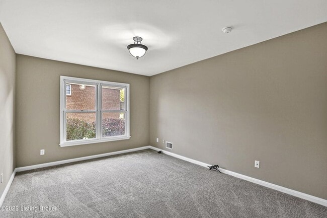 Building Photo - Super Nice Shelbyville Condo For Rent