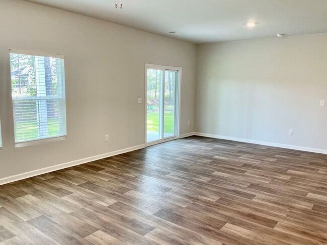 Building Photo - 1027 Harbor Dr