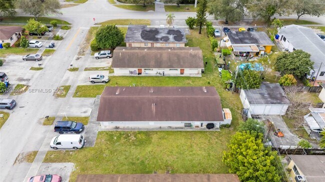 Building Photo - 6331 Pierce St