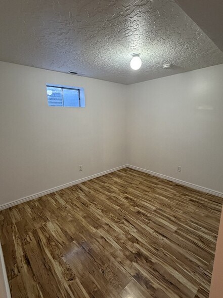 Building Photo - 663 E 170 N