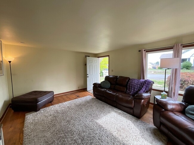 Building Photo - Great 2 Bedroom 1 Bath Home Near the Heart...