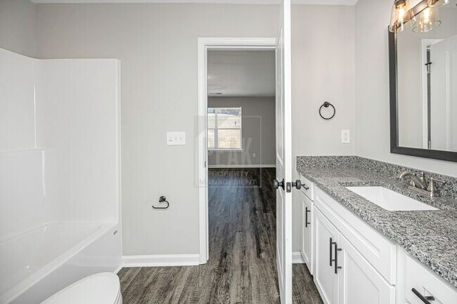 Building Photo - $1650! Beautiful 3Bed 2Bath in newly built Woodland Circle! Tour today