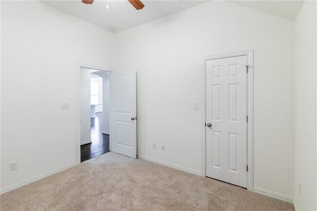 Building Photo - 425 Miracle Rose Way