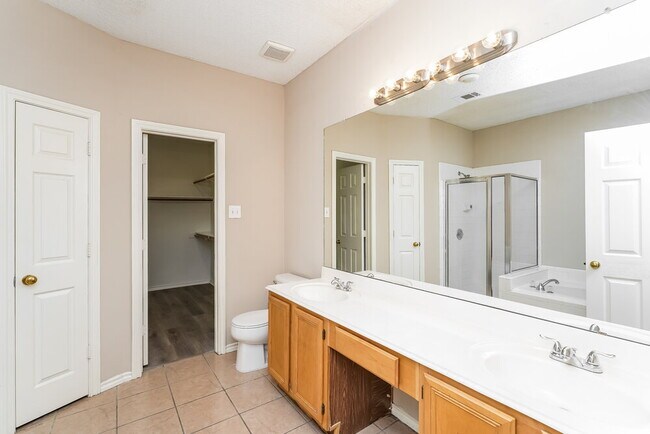 Building Photo - 952 Azalia Dr