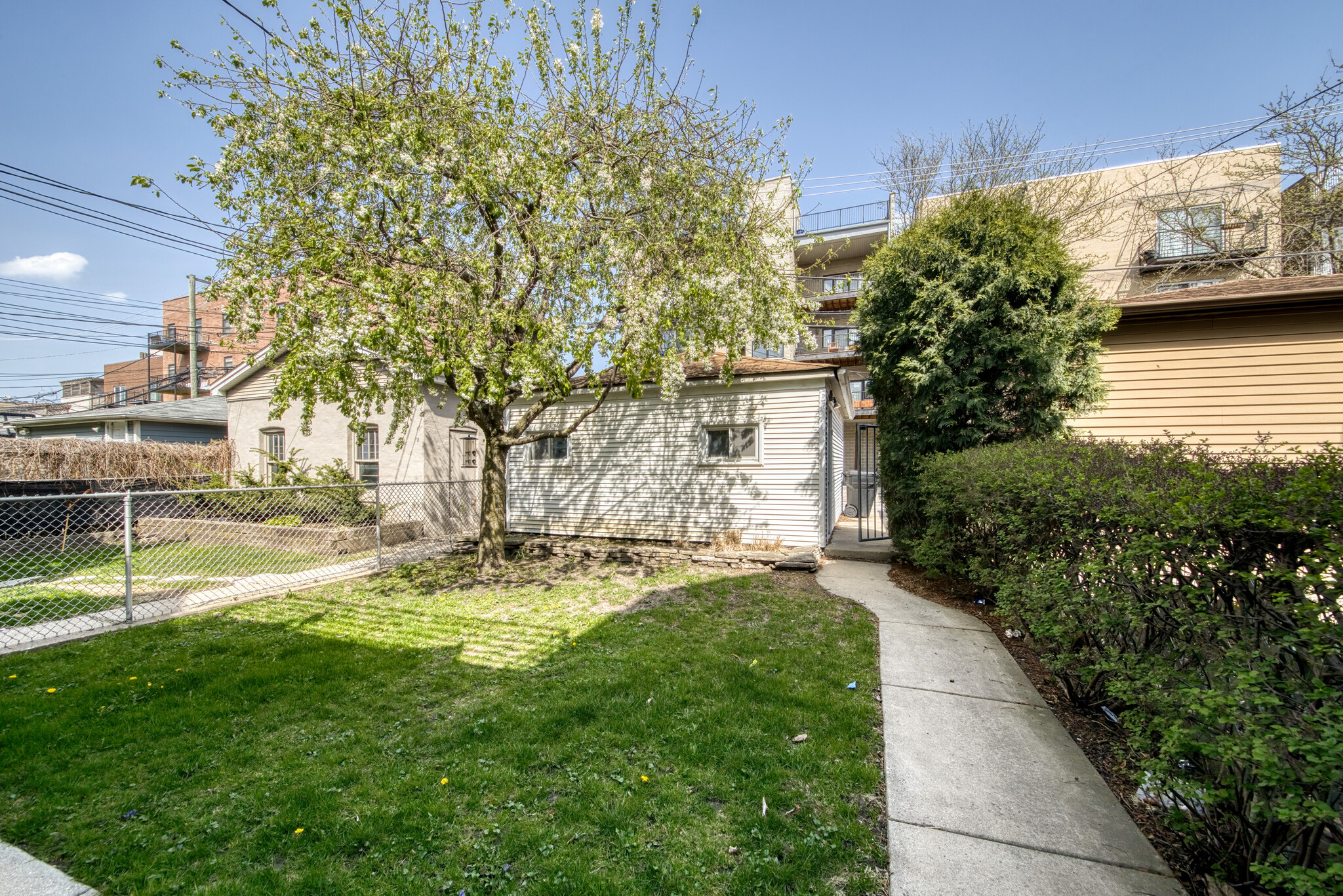 Building Photo - 2715 N Marshfield Ave