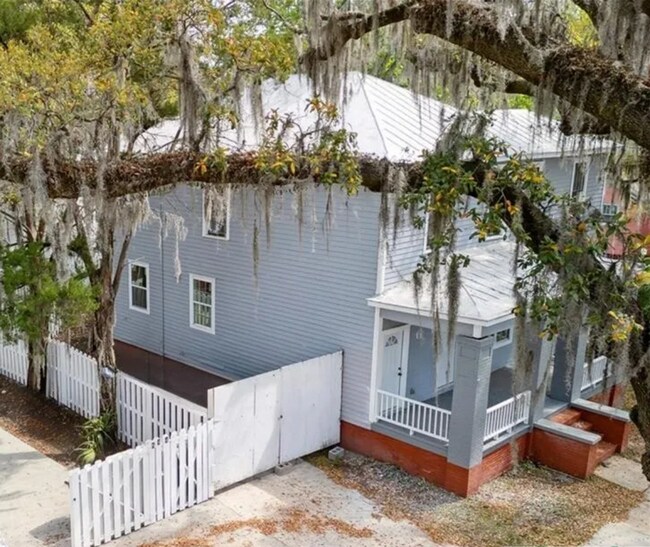 Building Photo - Updated Home in the Heart of Savannah