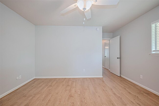 Building Photo - 2530 Bandelier Dr