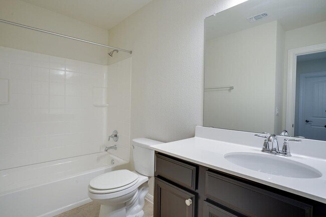 Building Photo - 14005 Hedera Dr