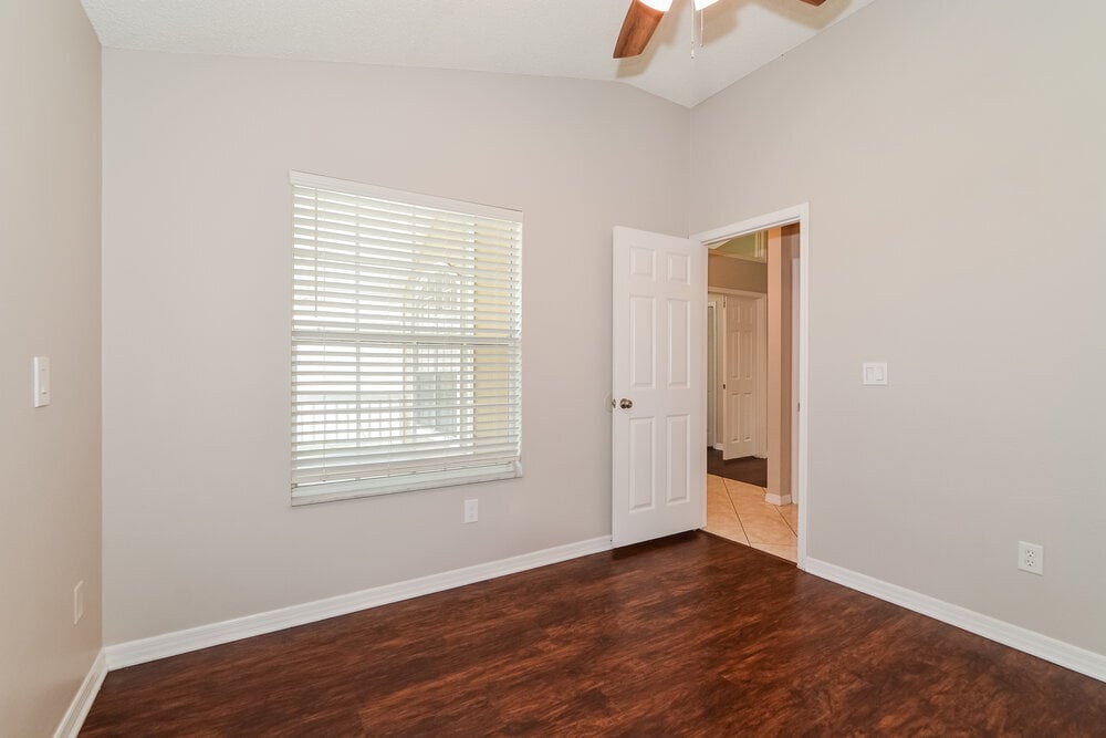 Building Photo - 996 Maple Ct