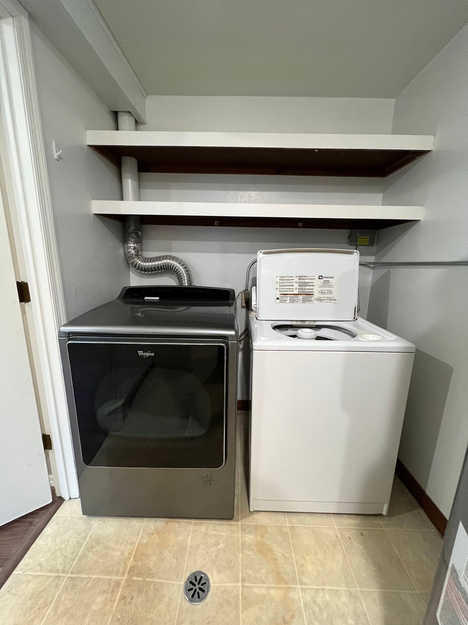 Building Photo - 730 Schoen St