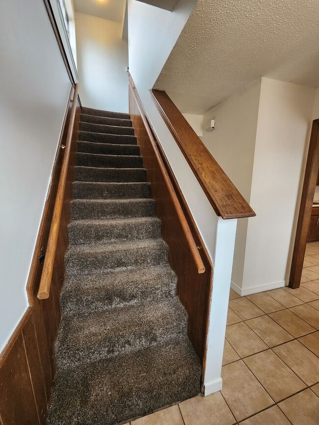 Building Photo - Cute 3 bedroom Townhome in Shawnee!