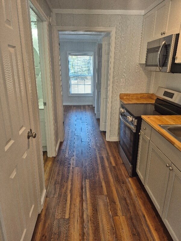 Building Photo - 910 Backwoods Rd