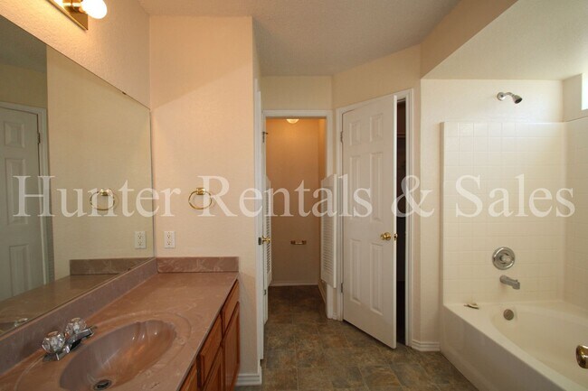 Building Photo - Southwest Killeen!