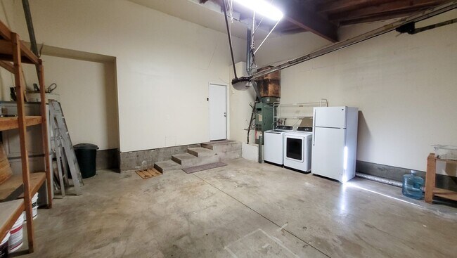 Building Photo - 2 Bed 1.5 Bath Gated Two Story Apartment I...
