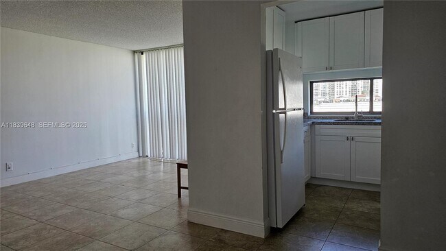 Building Photo - 17021 N Bay Rd