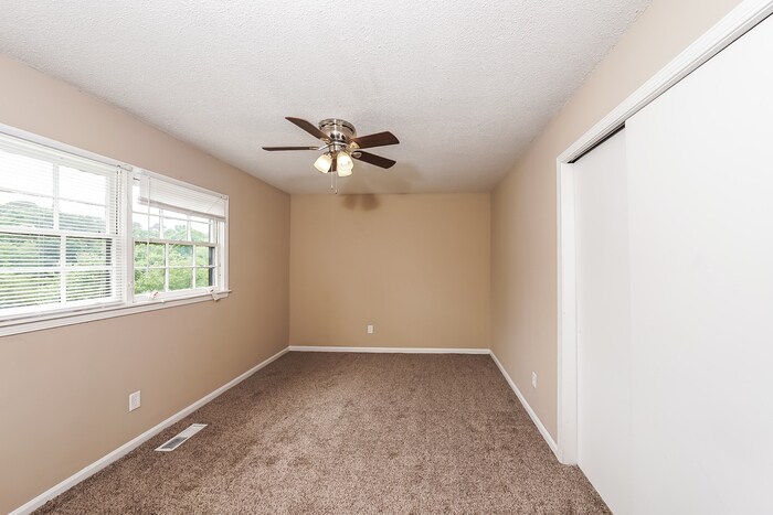 Building Photo - 1656 5th Pl NW