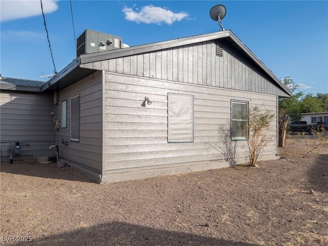Building Photo - 211 Kansas Ave
