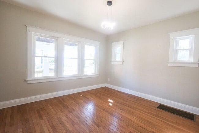 Building Photo - 120 W 25th St