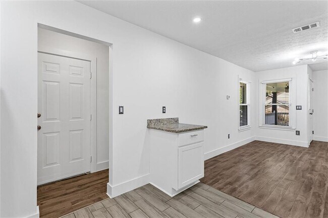 Building Photo - 140 Grayland Creek Dr