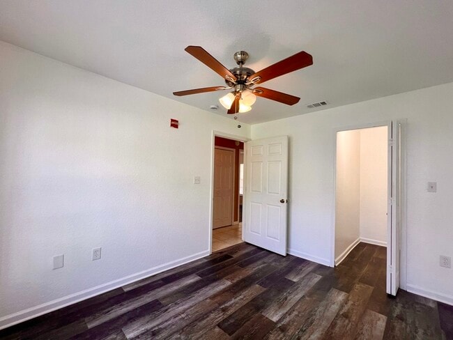 Building Photo - Completely Renovated 3 Bed 2 Bath Condo
