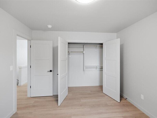 Building Photo - 1394 Overlook Ave NW