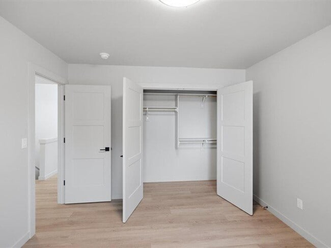 Building Photo - 1396 Overlook Ave NW