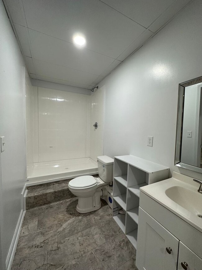 Building Photo - Newly renovated 4 bedroom home for rent!