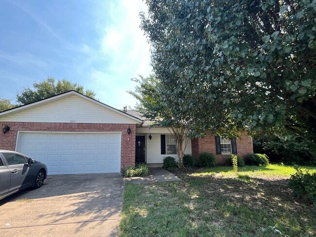 Primary Photo - 2005 S Tampa Ave