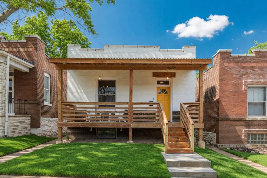 Building Photo - 3960 Tholozan Ave