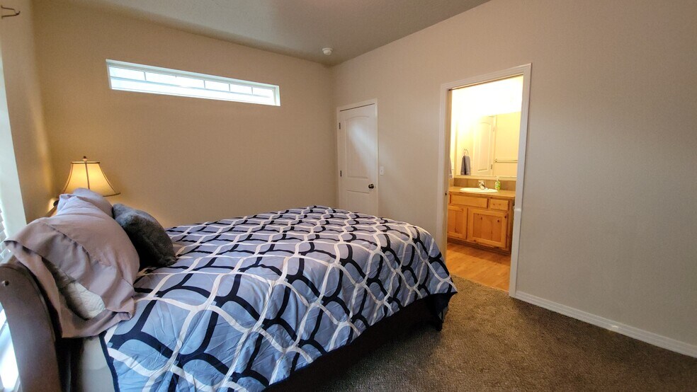 Downstairs bedroom - 2127 S Leadville Ave