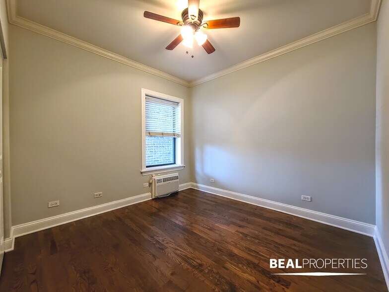 Building Photo - 744 W Addison St