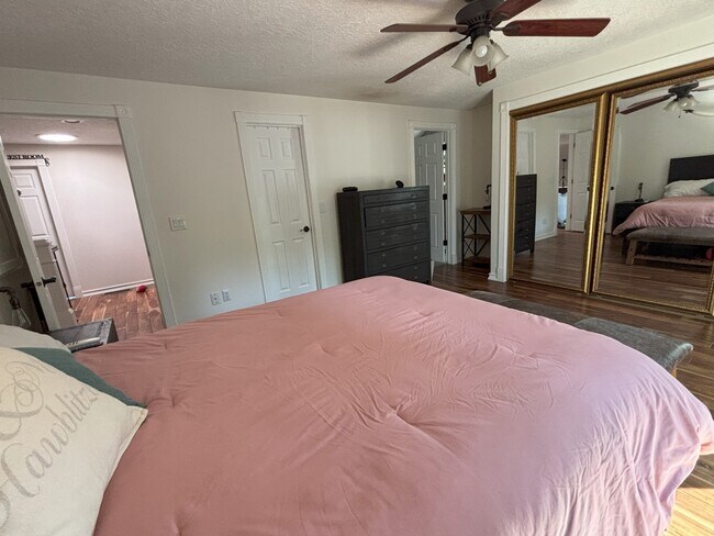 Building Photo - 17927 Ridge Lake Dr