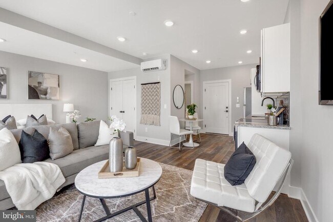 Building Photo - 1924 N Front St