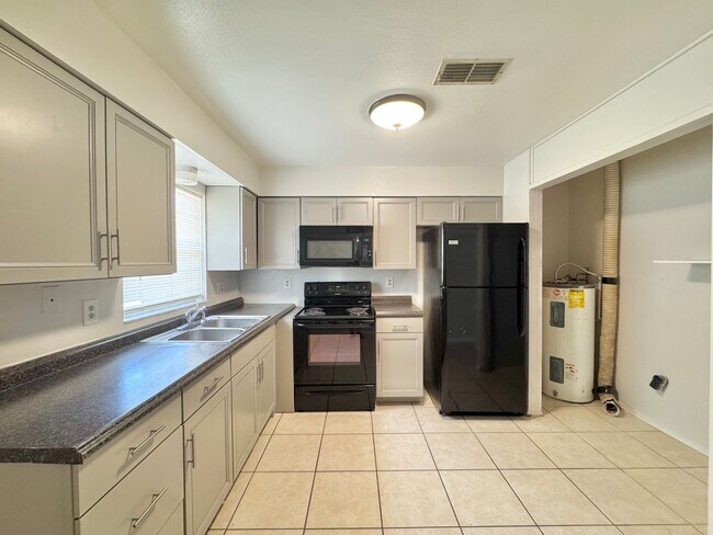 Building Photo - 5665 Struthers Ct