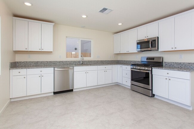 Building Photo - 8981 Quail Fls Dr