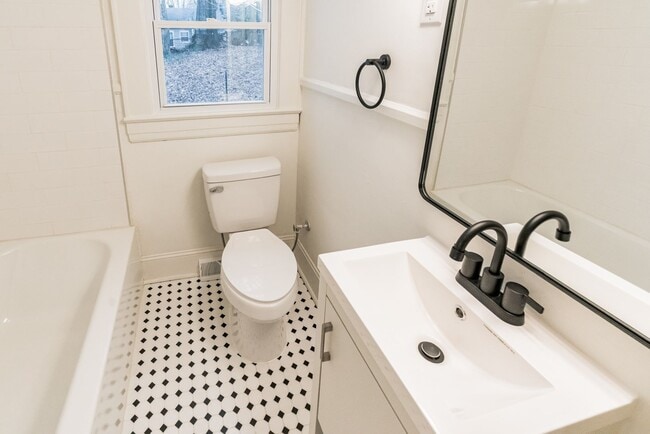 Building Photo - BRAND NEW RENOVATED HOME!