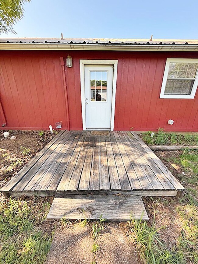 Building Photo - Nice 3 Bdrm 2 Bath Home in Decatur Texas