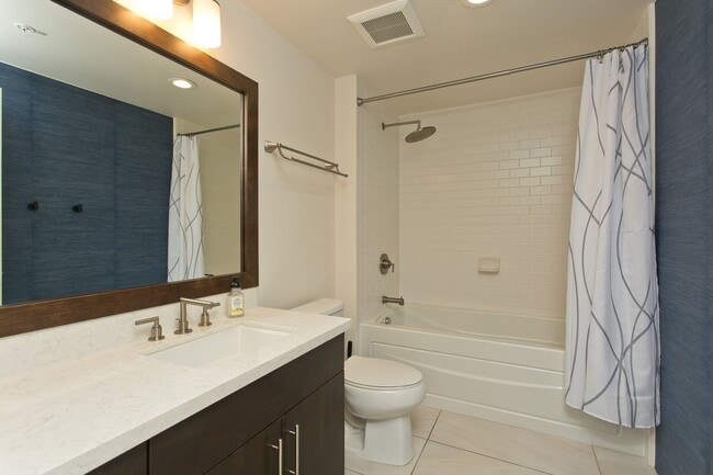 Building Photo - Wonderfully located - Three bedroom two ba...