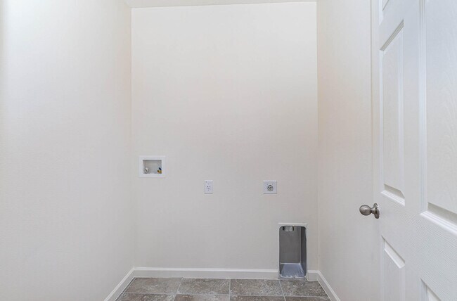 Building Photo - 732 Acadia Ct SE