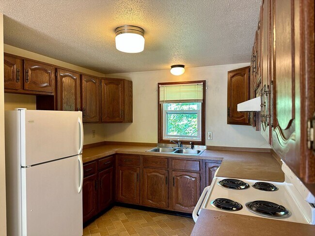 Building Photo - 2 br, 1 bath House - 56 A Stillwater Rd.