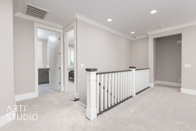 Building Photo - Gorgeous 5 bed 4 bath furnished home in Li...