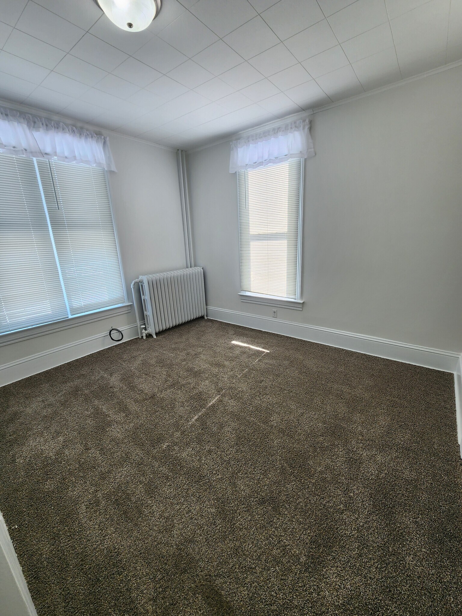 Building Photo - 302 W Elm St