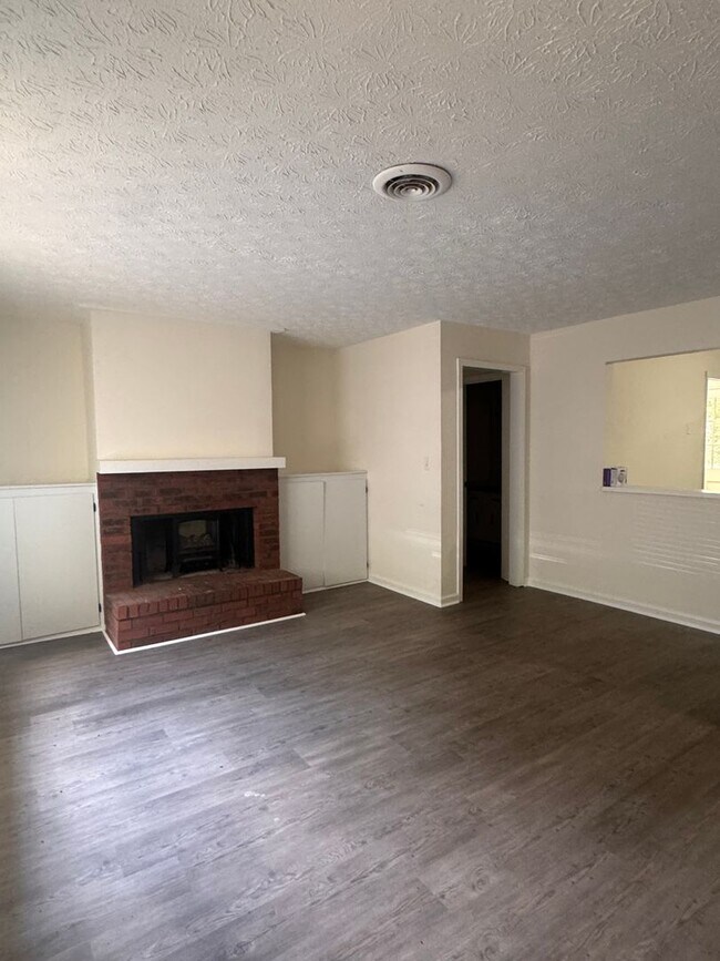 Building Photo - 1120 Sweetwater Cir